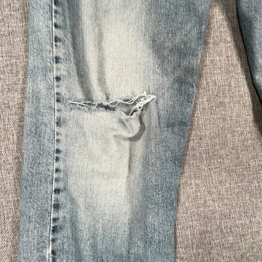 Levis measurements waist